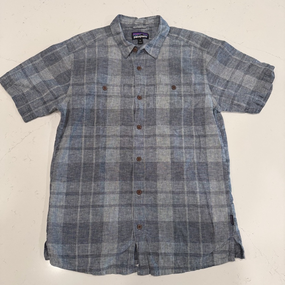 Patagonia Men’s Short Sleeve Button Up Blue Plaid Shirt Medium